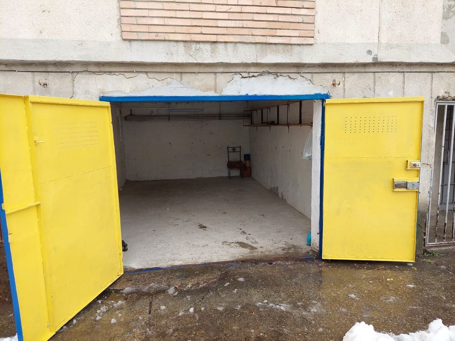 Închiriez garaj zona CUG2