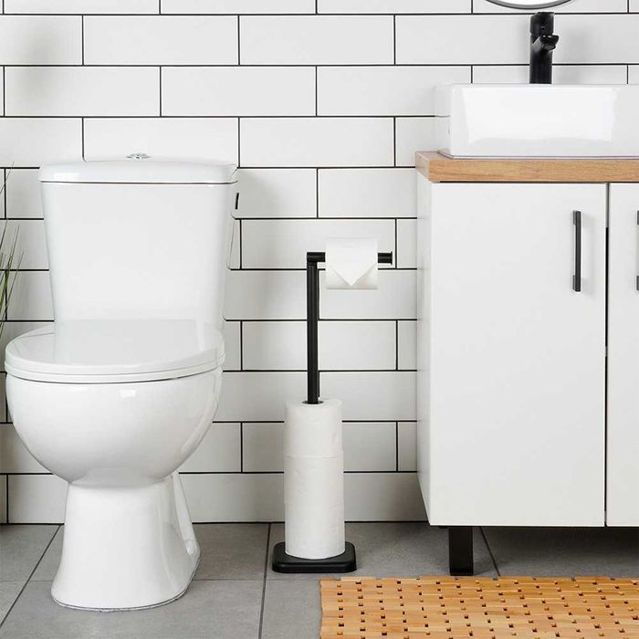 Свободностоящ WC сет с държач за тоалетна хартия, черна 56см