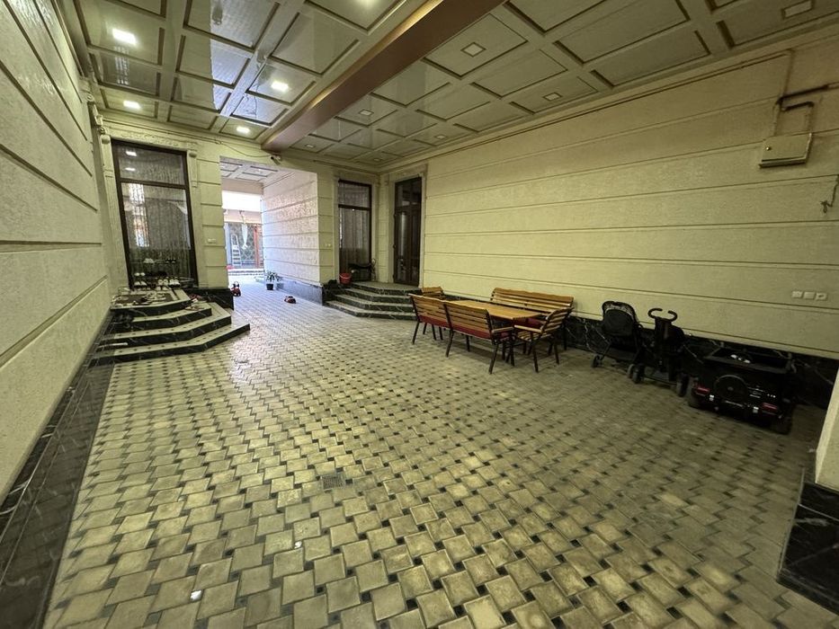 Ona bola banisa atrofida 5 sotix 10 ta xona