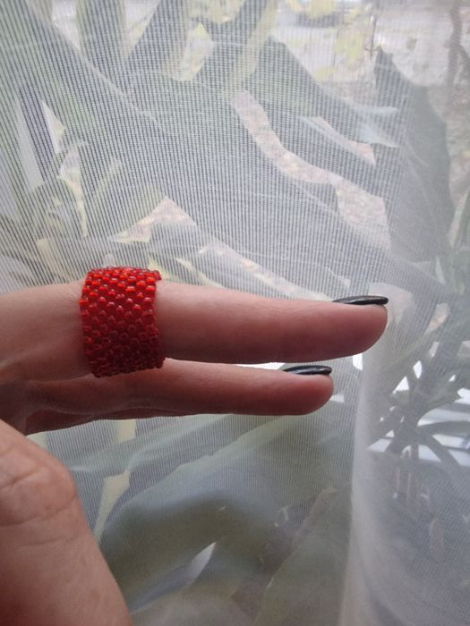 Inel hande made rosu