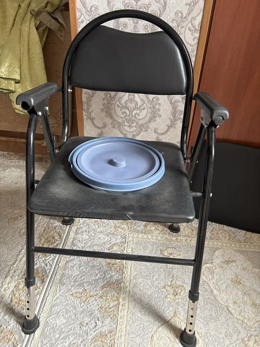 Продам кресло туалет для инвалидов(биотуалет)