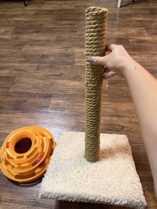 Когтеточка, игрушка с мячиком