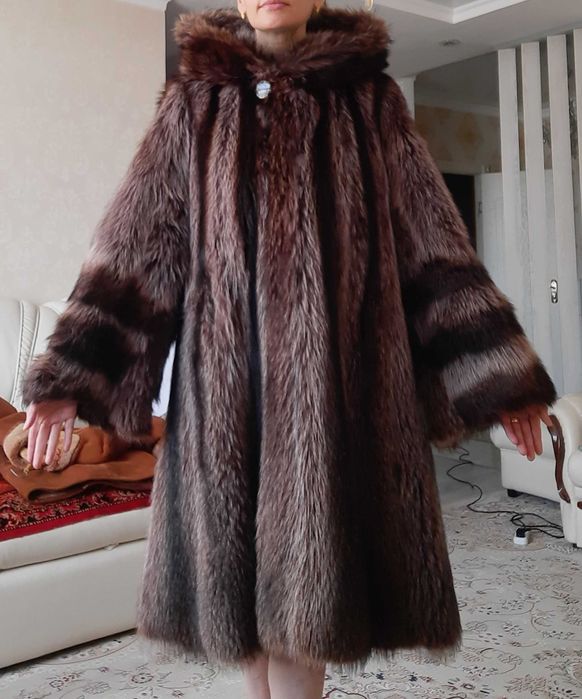Продам шубу енотовую