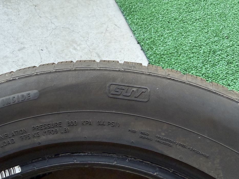 4бр. Зимни Гуми С Борд 215/65R/17 SUV -CONTINENTAL- DOT:1719- 4.9мм.+3.3мм. *60€ за 4бр.*