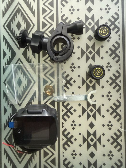 Senzor presiune roti TPMS  cu volmetru si incarcator