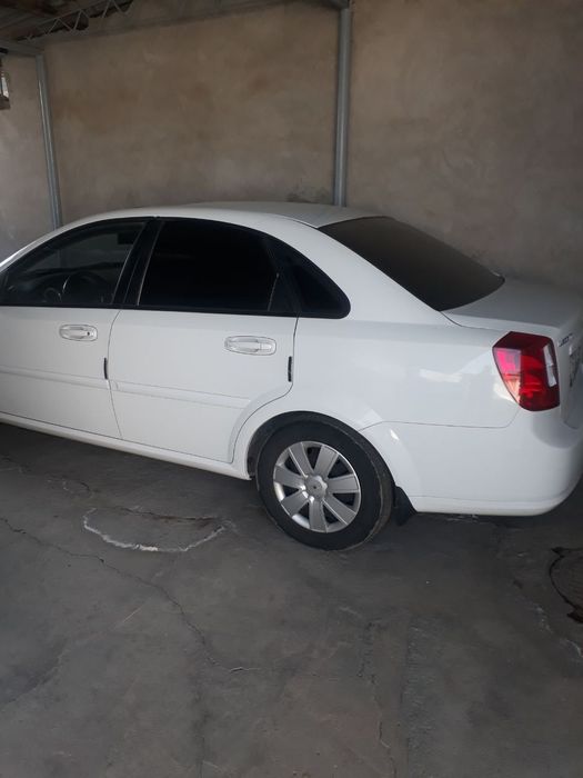 Chevrolet lacetti  2011 yili avtomat karopka moshina navarot idealni