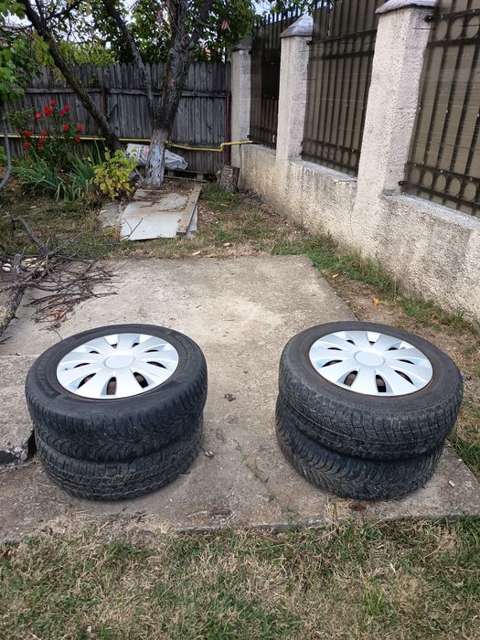 Vând set jante tabla echipate cu anvelope de iarnă