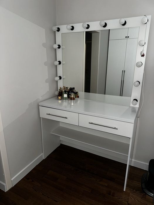 Срочно продается туалетный столик