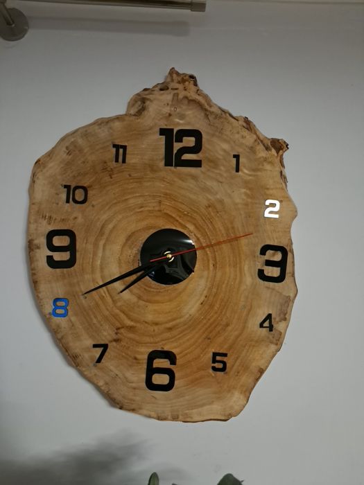 Vând ceas din lemn