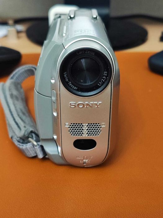 видеокамера СОНИ (HANDYCAM)