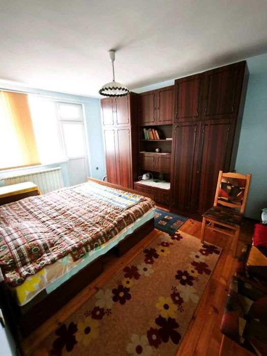 Продавам масивна къща в гр. Перник кв. Байкушева махала