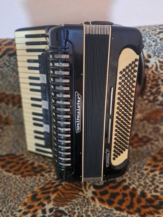 Продавам акордеон 120 баса