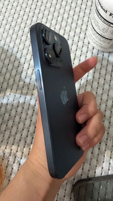 Продаю iPhone 15 pro 256 gb