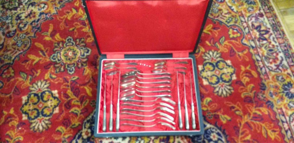 Vand set suflat cu argint!!!