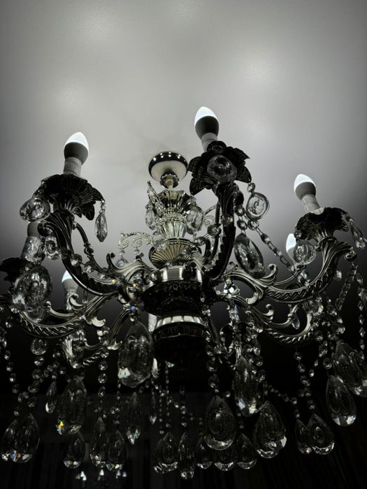 Продам качественную люстру