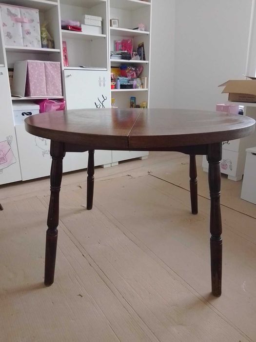 Трапезна маса и столове