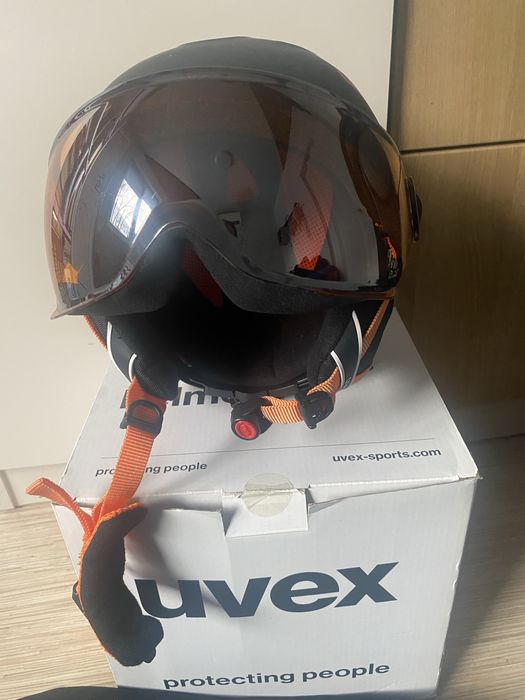 Детска ски каска Uvex