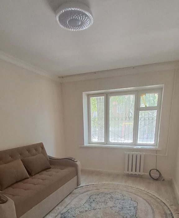 Чиланзар 9 квартал 1 комнатная ,1 этаж