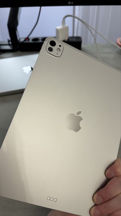 Продам iPad Pro 11 2025 M5 256 + Apple Pencil Pro + iPad Case