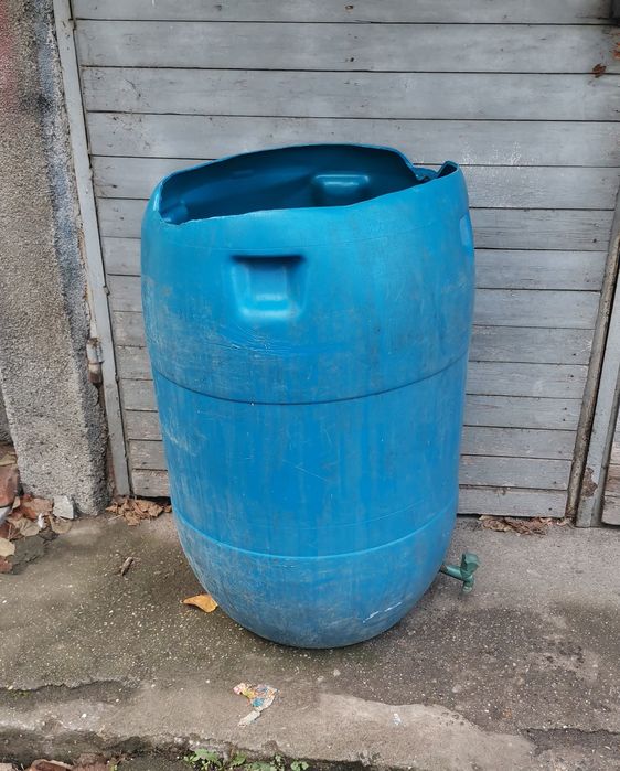 Малък и олям бидон с канела