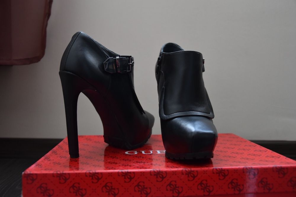 Боти Guess нови