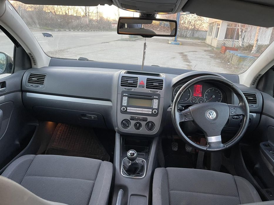 Продавам голф 5 1.9 105кс на части