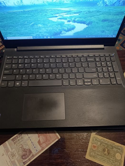 Laptop Lenovo, i3 gen8, ssd, 8gb ram
