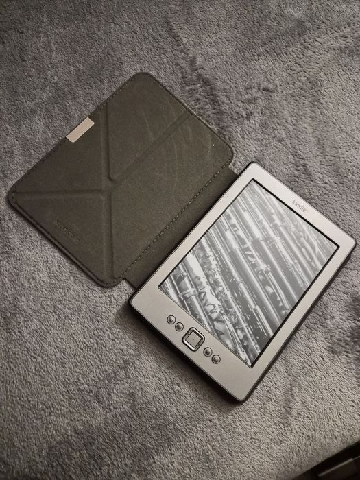 E-book reader Kindle 4th gen model D01100
