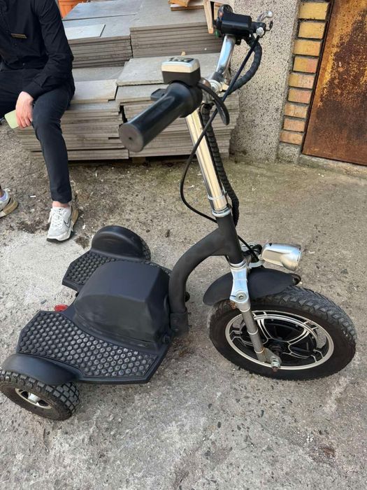 Електрическо возило със седалка