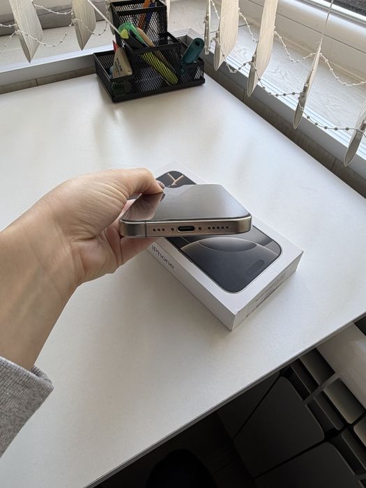 Apple iPhone 16 Pro – 256GB, 5G, Natural Titanium