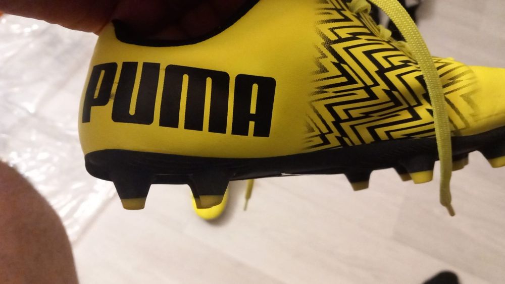 Vând ghete de fotbal puma