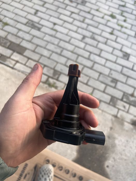 Senzor nivel ulei f30