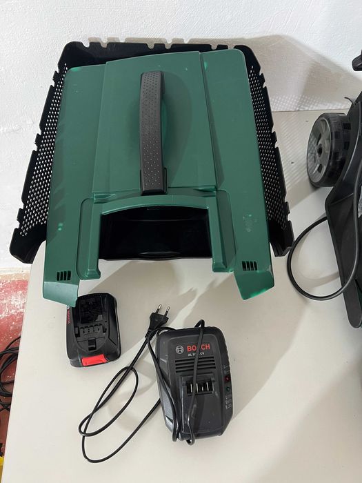 Mașină de tuns gazon cu acumulator Bosch CityMower 18V-32-300