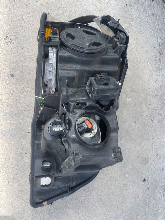 Volvo фар на части