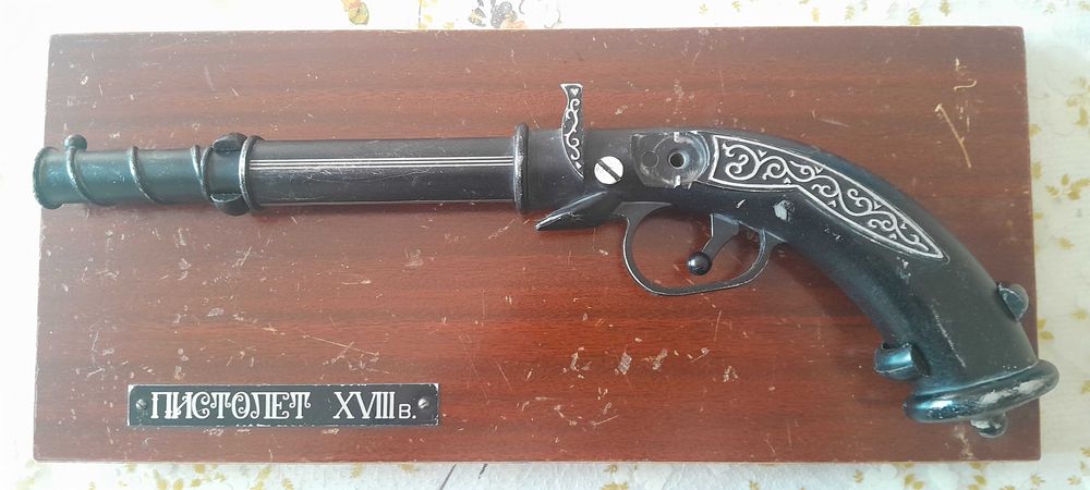 Настенное декоративное панно дуэльный пистолет 18 века Раритет СССР
