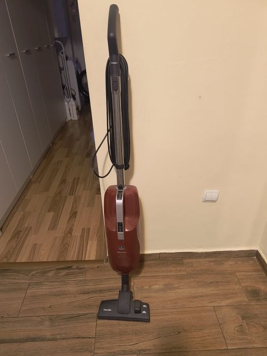 Aspirator vertical Miele