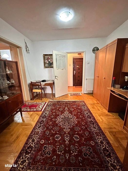 De vanzare aparament 3 camere si balcon, mobilat, etaj 1, boxa 59000e