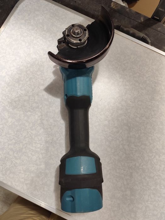 Безчетков акумулаторен ъглошлайф Макита Makita DGA511 като нов регулир