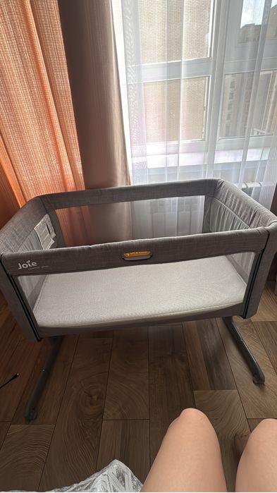 Продам манеж от joie