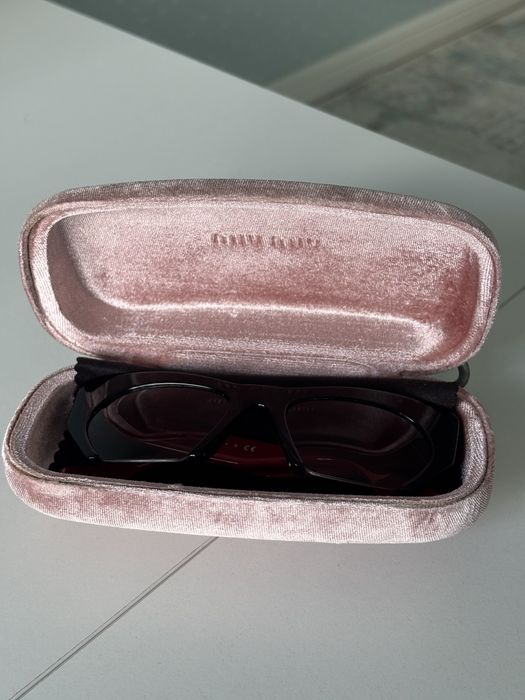 miu miu очки красно черные