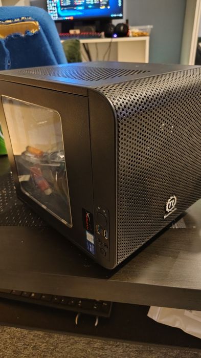 Carcasa Thermaltake Core V1 mini itx