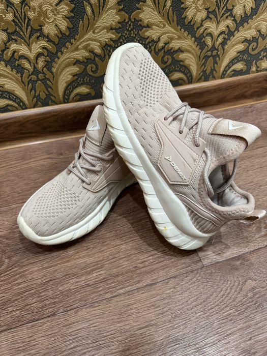 Продам спортивную обувь для девочки