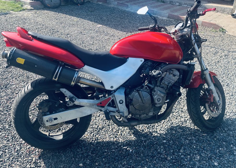 Vand honda  hornet in stare buna