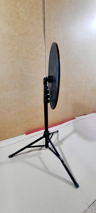 Продам столик на штативе