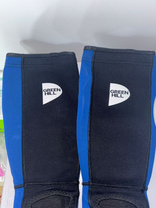 Перчатки ,футты,шлем