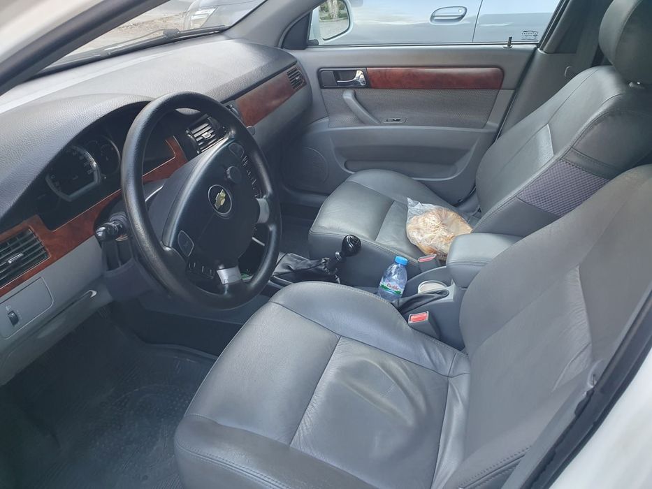 Пподаётся Ласетти 1.8