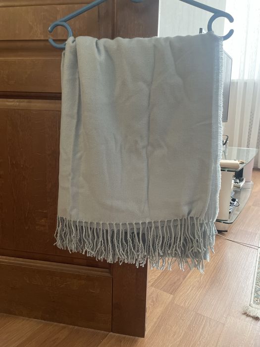 Голубой теплый шарф