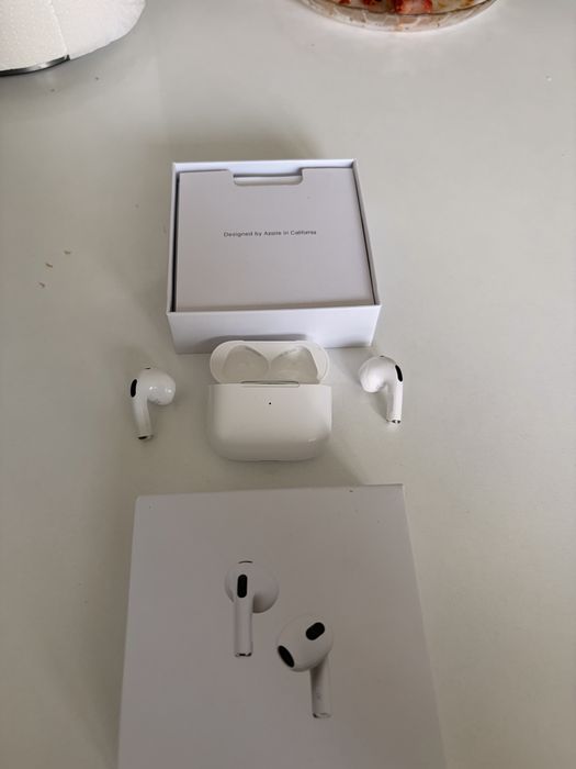 casti airpods 4 varianta fara ANC