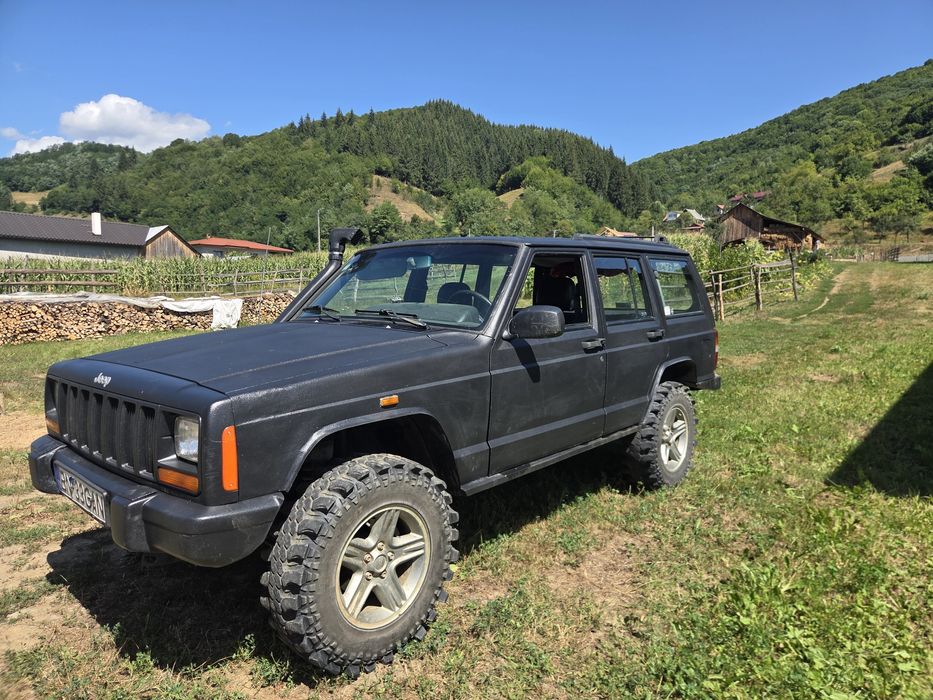 Vând Jeep cherokee xj 2.5 TD