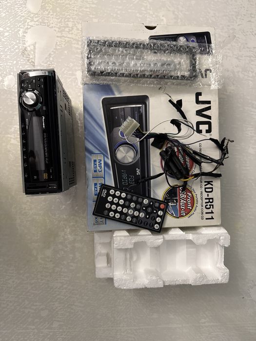 Продам магнитолу старую JVC